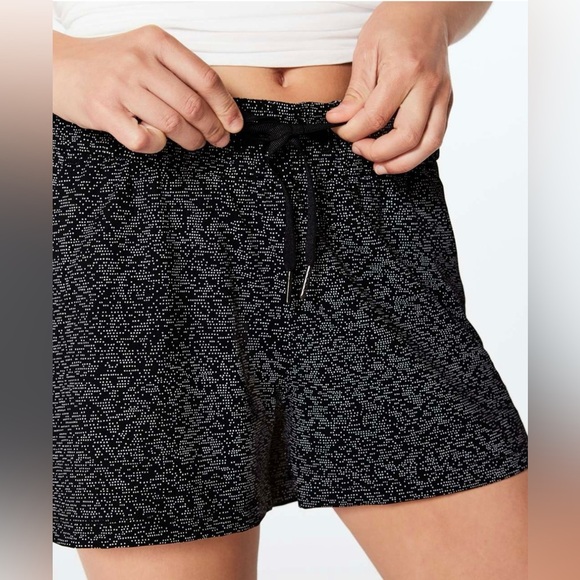 Lululemon On The Fly Short (2.5") Soundwave White Black / Black - Picture 3 of 11